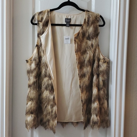 Chicos Travelers Collection Faux Fur Ombre Vest - Picture 4 of 5
